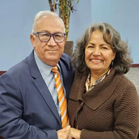 Mario Moreno y Sra.
